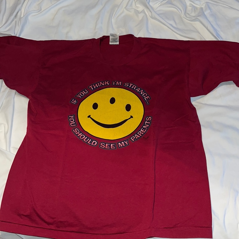 Burgundy graphic short sleeve tee shirt